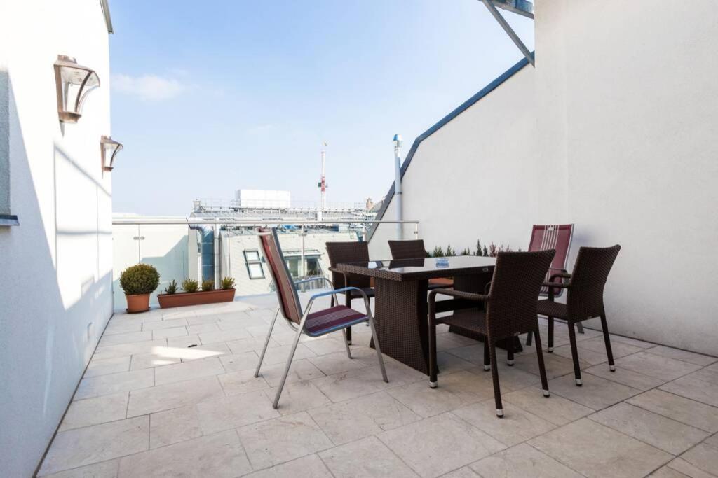 Grosses Penthouse #12 Mit Terrasse Und Aussicht Apartment เวียนนา ภายนอก รูปภาพ