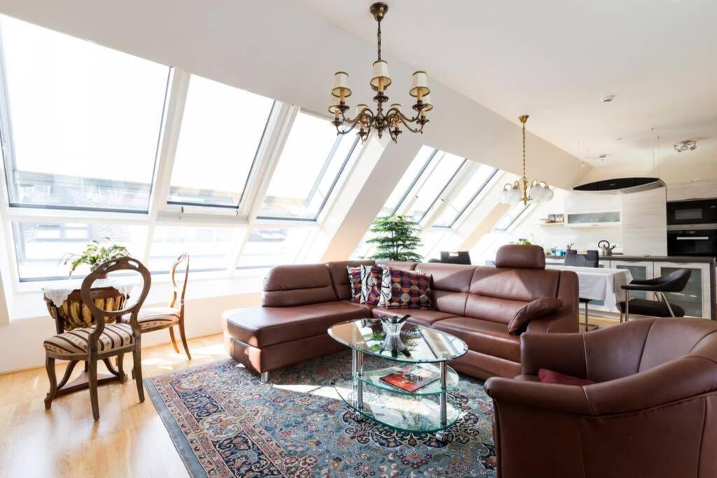 Grosses Penthouse #12 Mit Terrasse Und Aussicht Apartment เวียนนา ภายนอก รูปภาพ