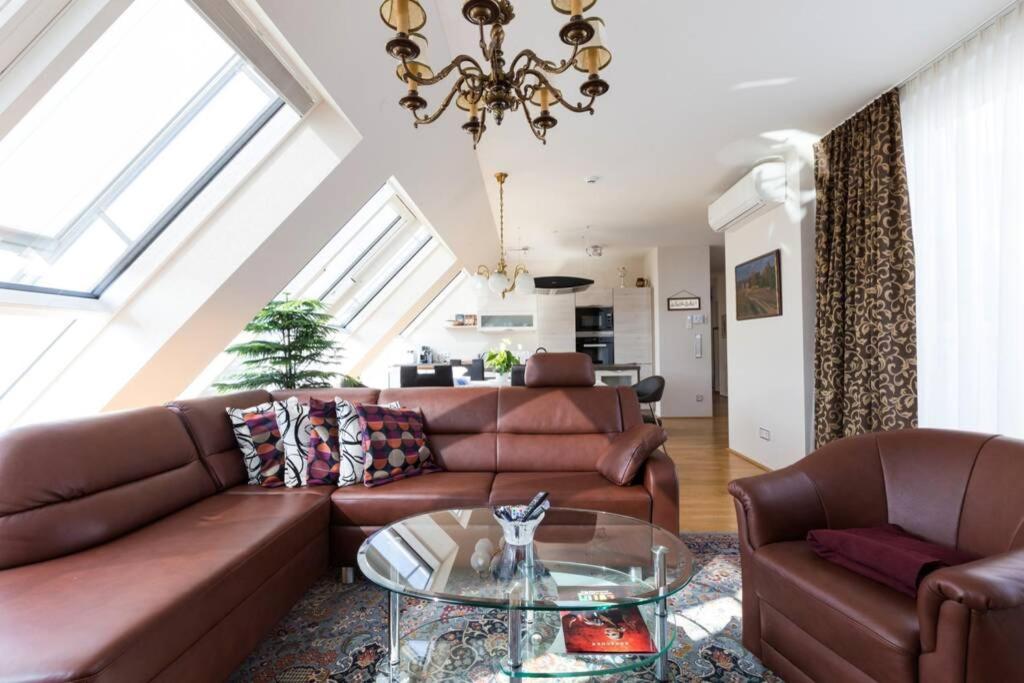 Grosses Penthouse #12 Mit Terrasse Und Aussicht Apartment เวียนนา ภายนอก รูปภาพ