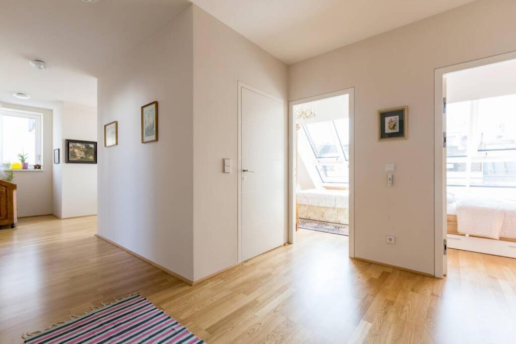 Grosses Penthouse #12 Mit Terrasse Und Aussicht Apartment เวียนนา ภายนอก รูปภาพ